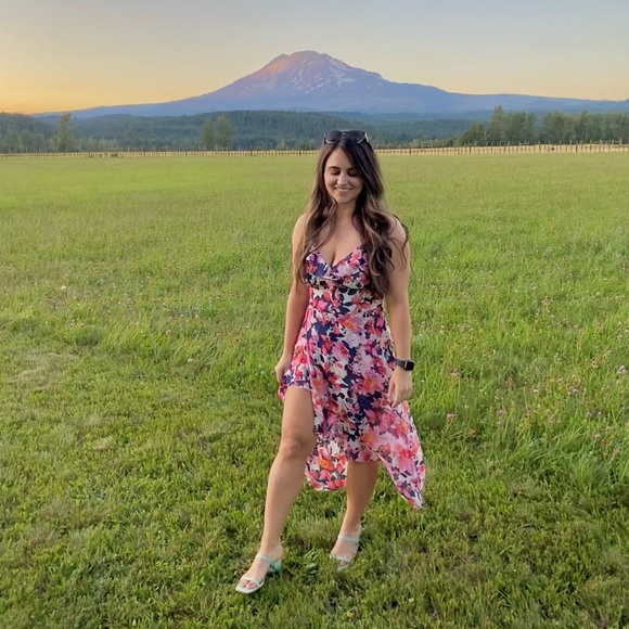 Meet your Posher, Melissa - Picture 3 of 3